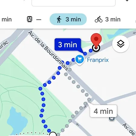 Проживание в семье Charmante Place A Deux Pas De La Tour Eiffel Париж
